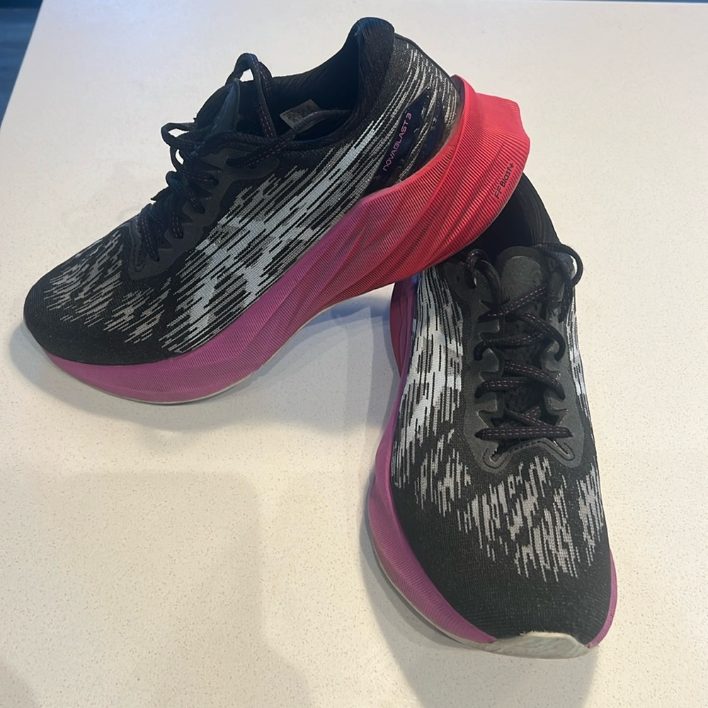 ASICS Novablast 3